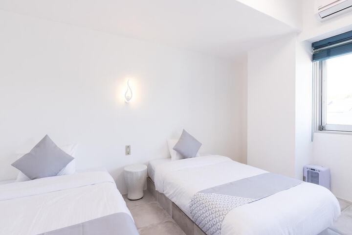 Room 8 of 48