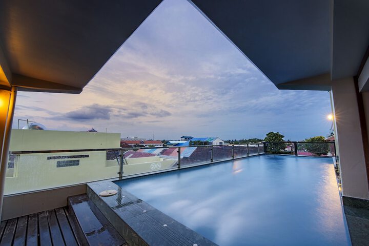 Pool 25 of 37