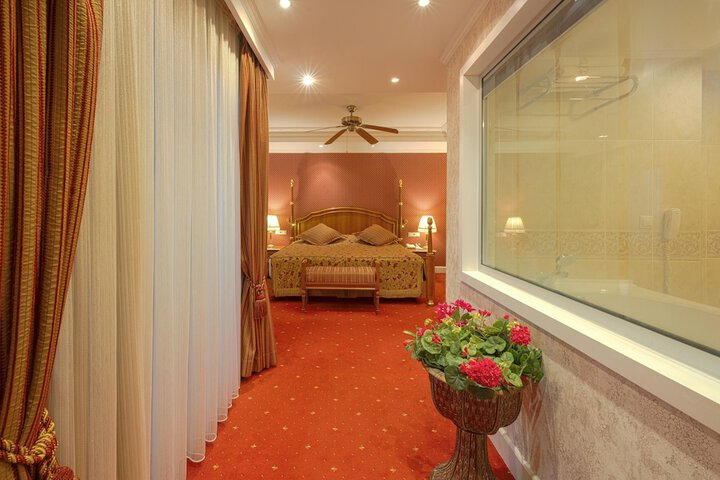 Room 52 of 321