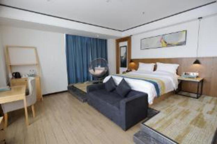 Room 8 of 8