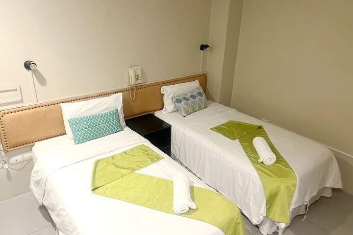 Room 17 of 48