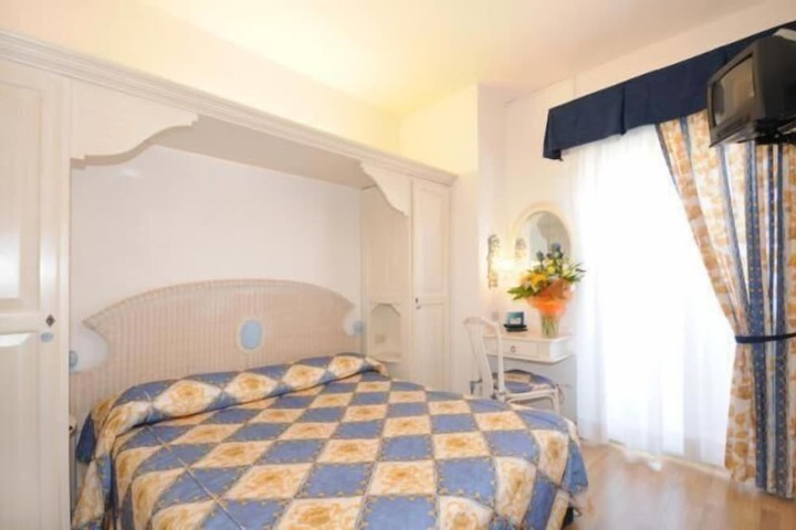 Room 13 of 61