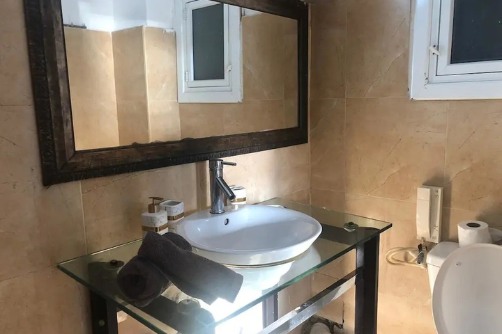 Room 8 of 18