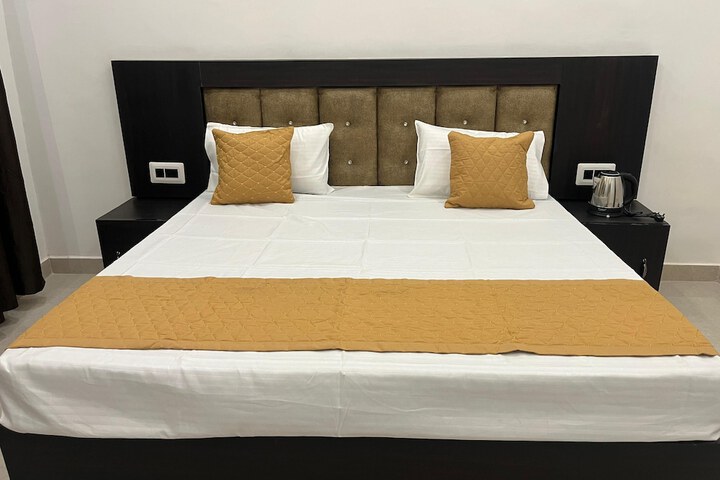 Room 10 of 26