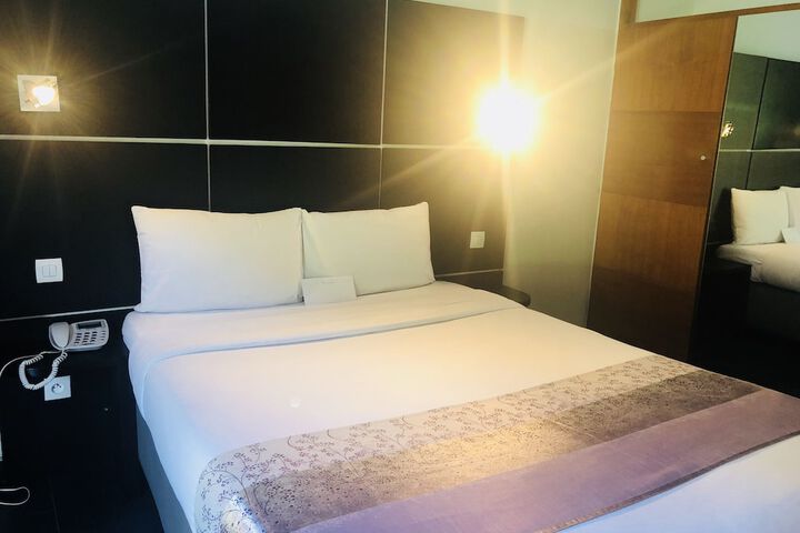Room 16 of 77