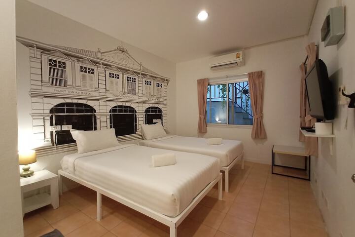 Room 10 of 43