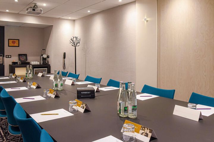 Business Center 90 of 96