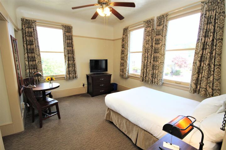 Room 30 of 153