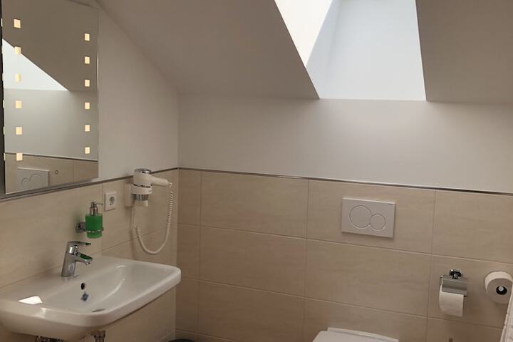 Room 6 of 19