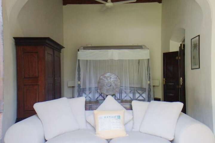 Room 10 of 43