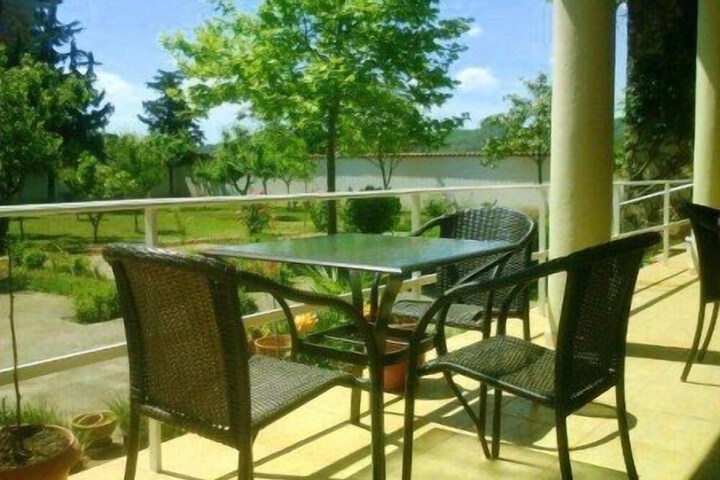 Dining 35 of 38