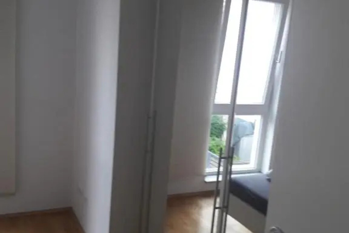 Room 2 of 10