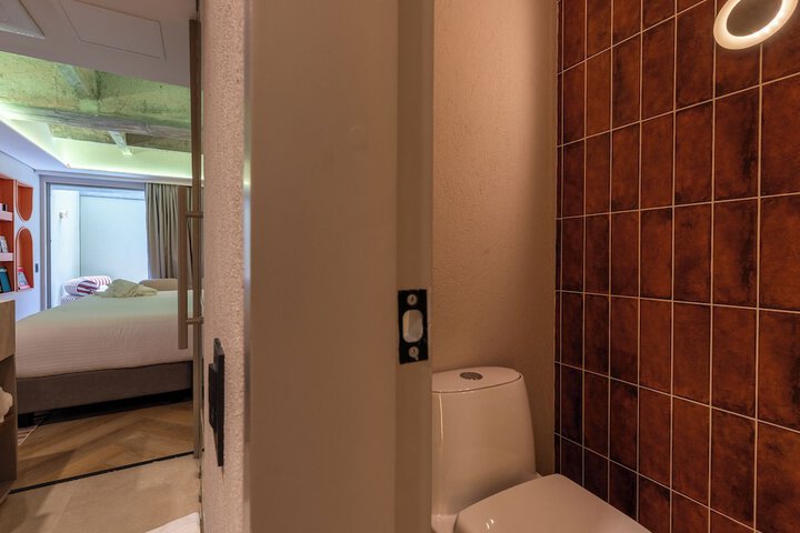 Room 74 of 102
