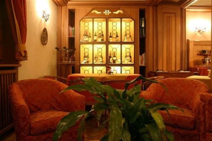 Hotel Interior 4 of 36