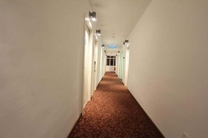 Ballroom/Hall 37 of 47