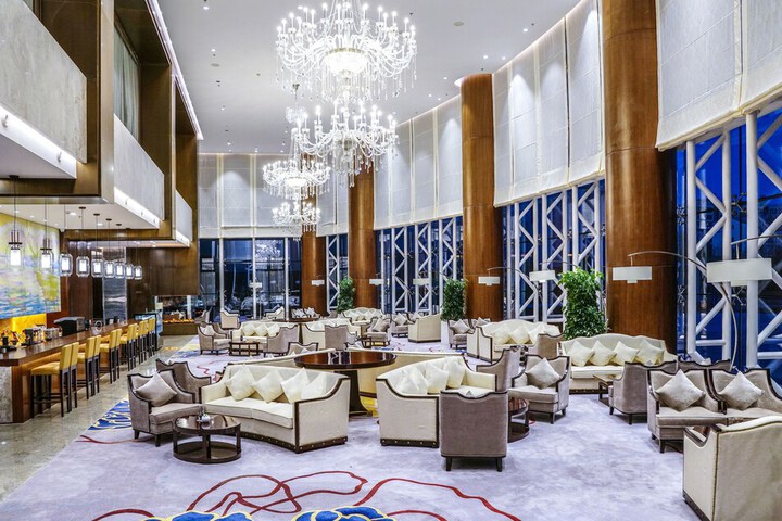 Lounge 18 of 23