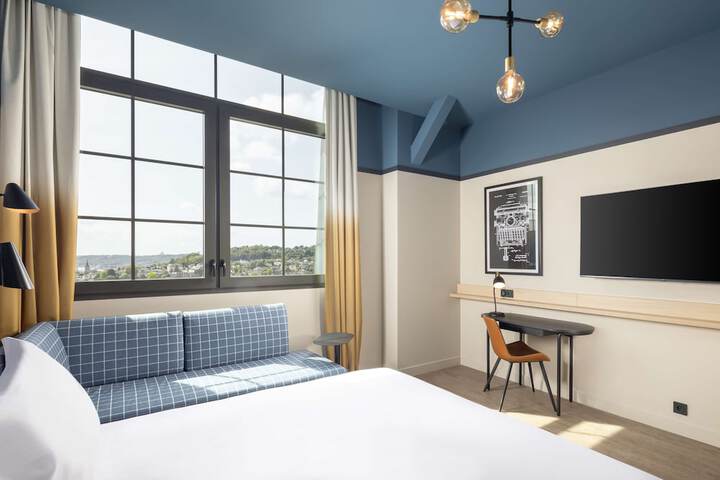 Room 17 of 47