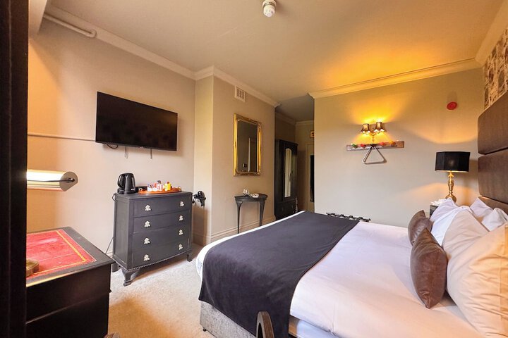Room 33 of 59