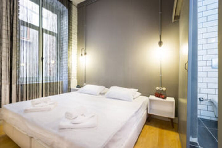 Room 6 of 25