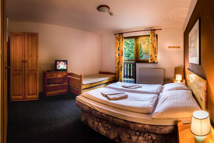 Room 5 of 12