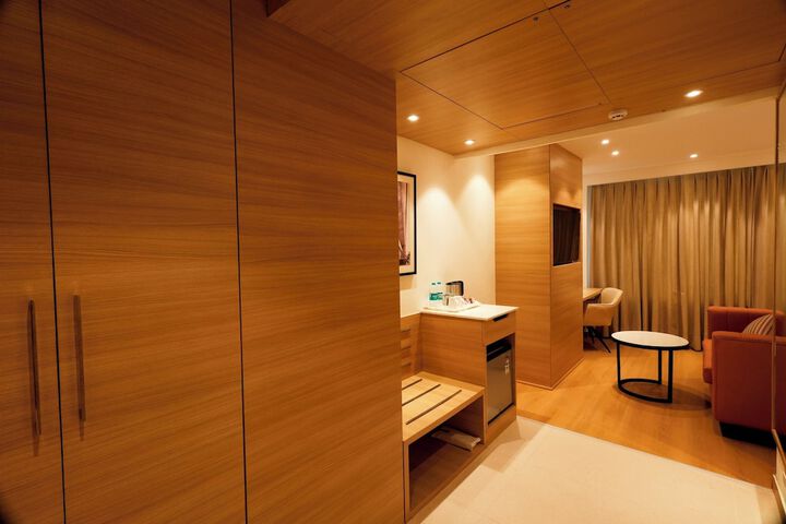 Room 17 of 47