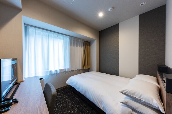 Room 7 of 40