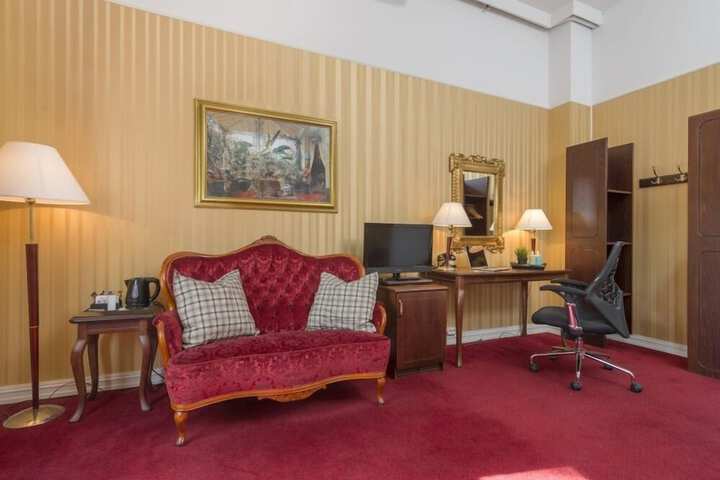 Room 4 of 15