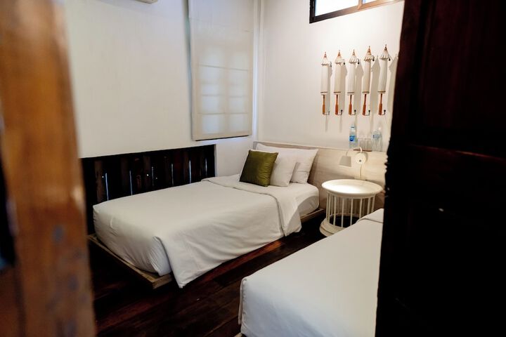 Room 2 of 28