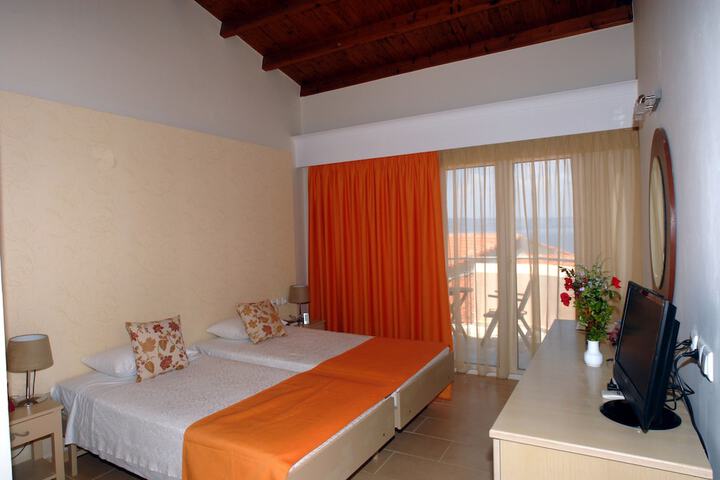 Room 5 of 72