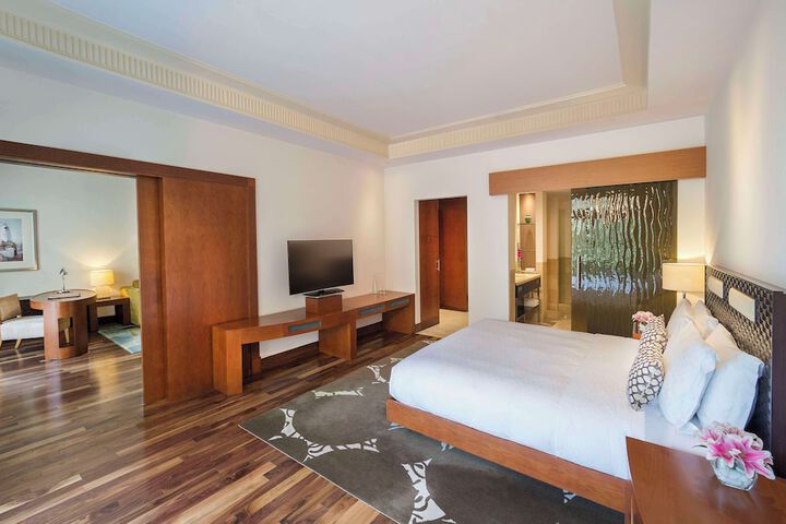 Room 30 of 144
