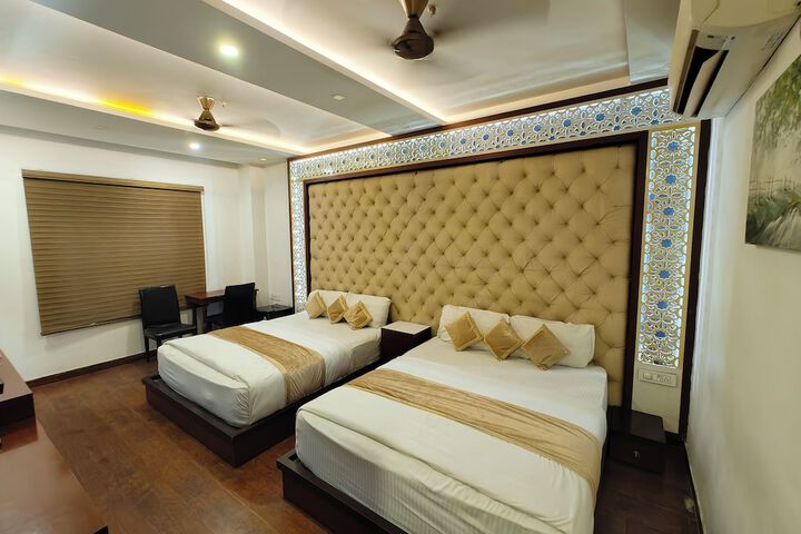 Room 52 of 115