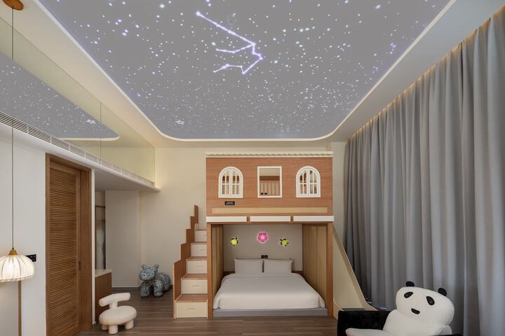 Room 33 of 85