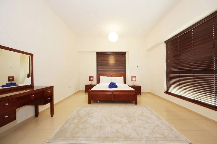 Room 6 of 17