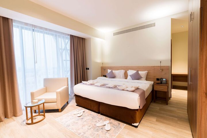 Room 12 of 40