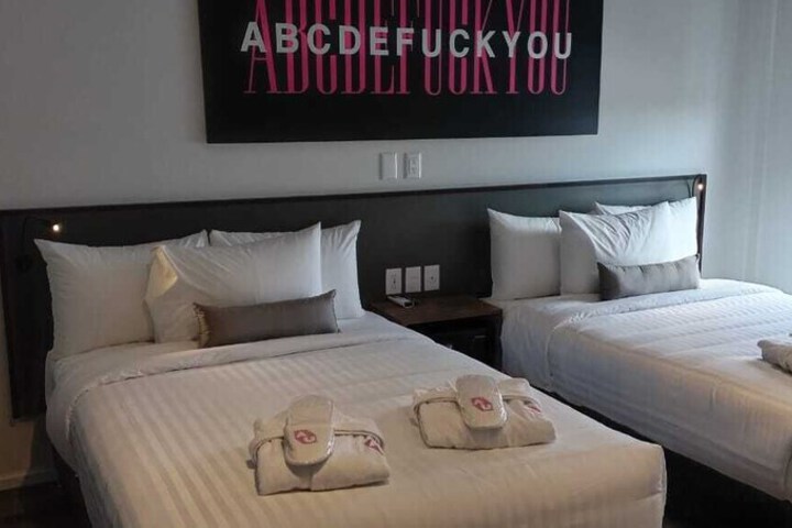 Room 13 of 82