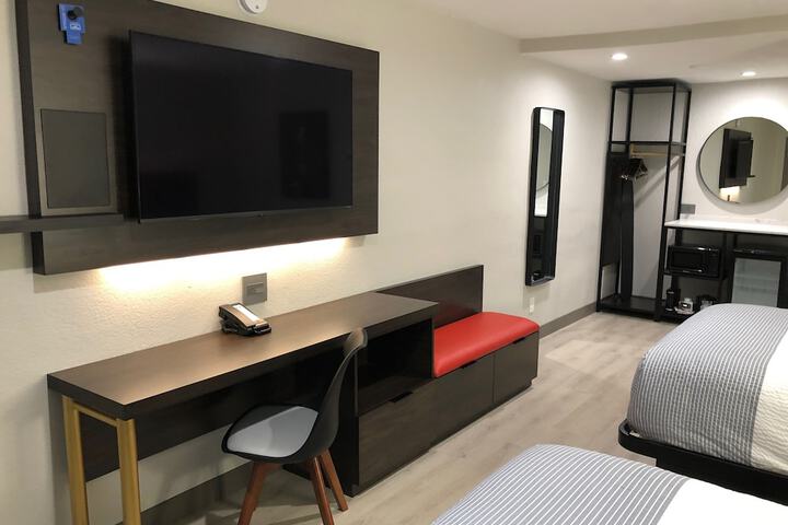 2 Double Beds (12 of 15)