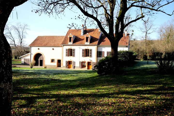 Exterior of Au Moulin de Bougnon