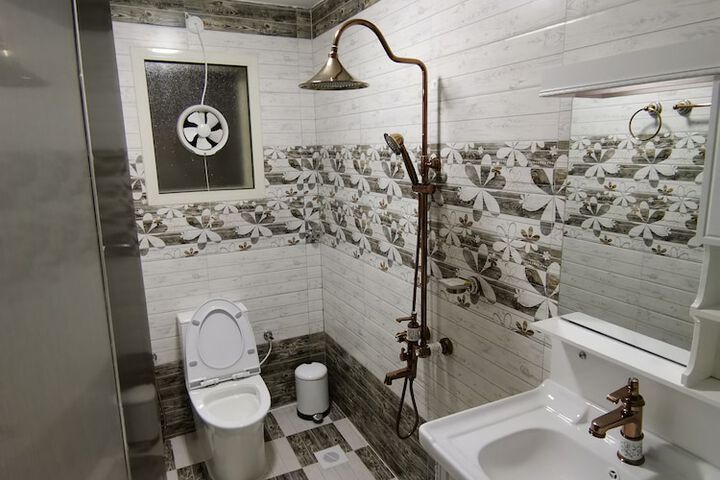 Room 12 of 14