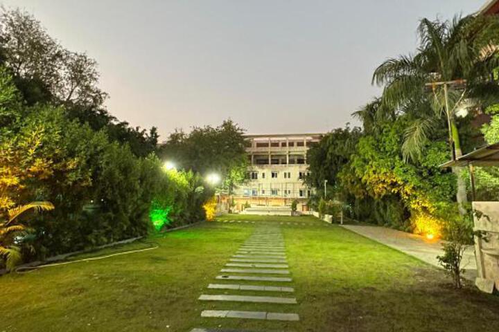 Royal Garden Resort