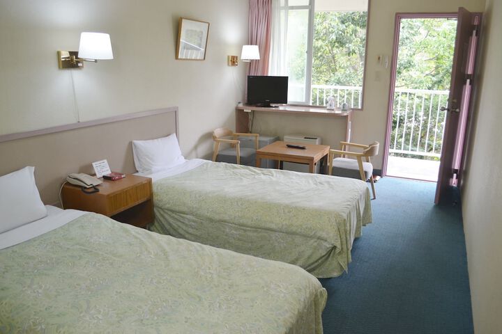 Room 11 of 35