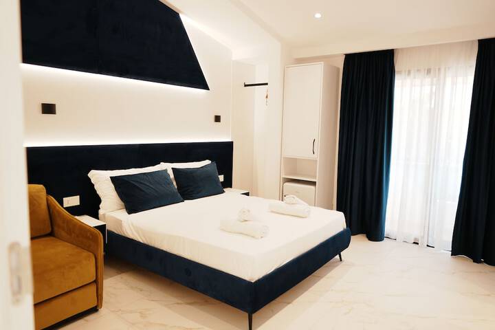 Room 11 of 38