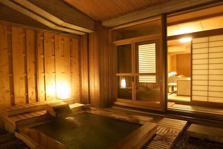 Room 30 of 53