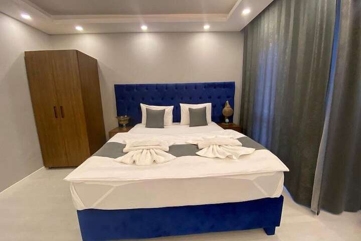 Room 3 of 9