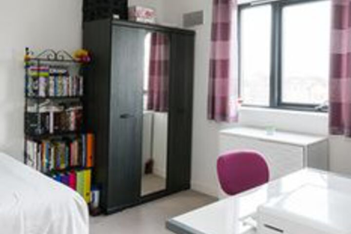 Room 5 of 18