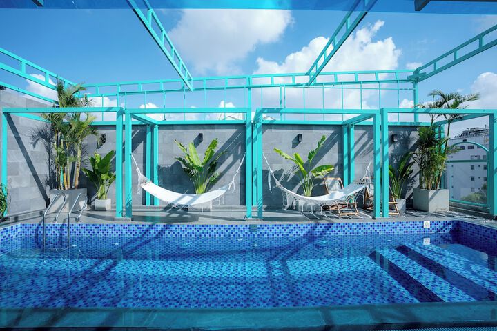 Pool 82 of 125