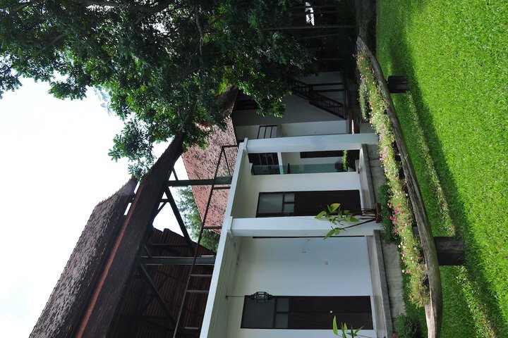 Hotel Exterior 43 of 57