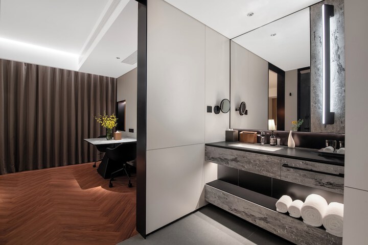 Room 42 of 70