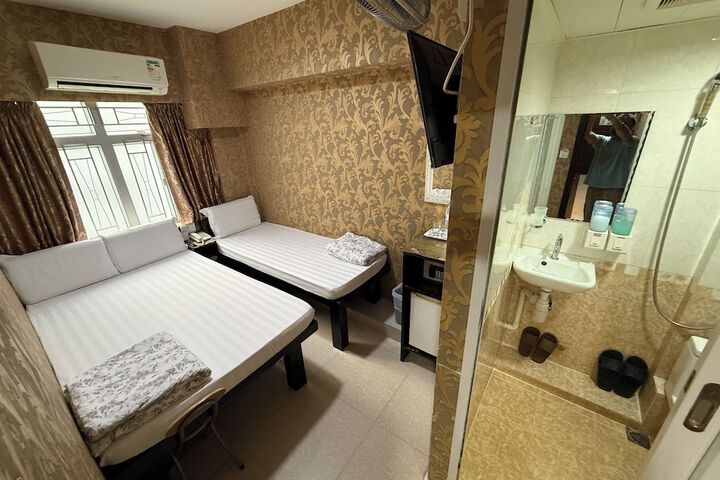 Room 42 of 139