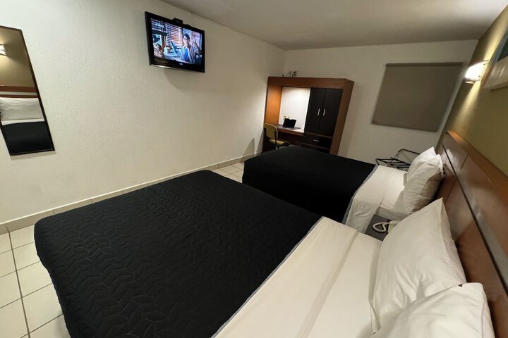 Room 6 of 15