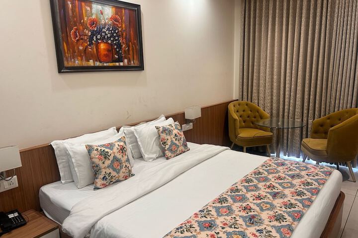Room 4 of 35